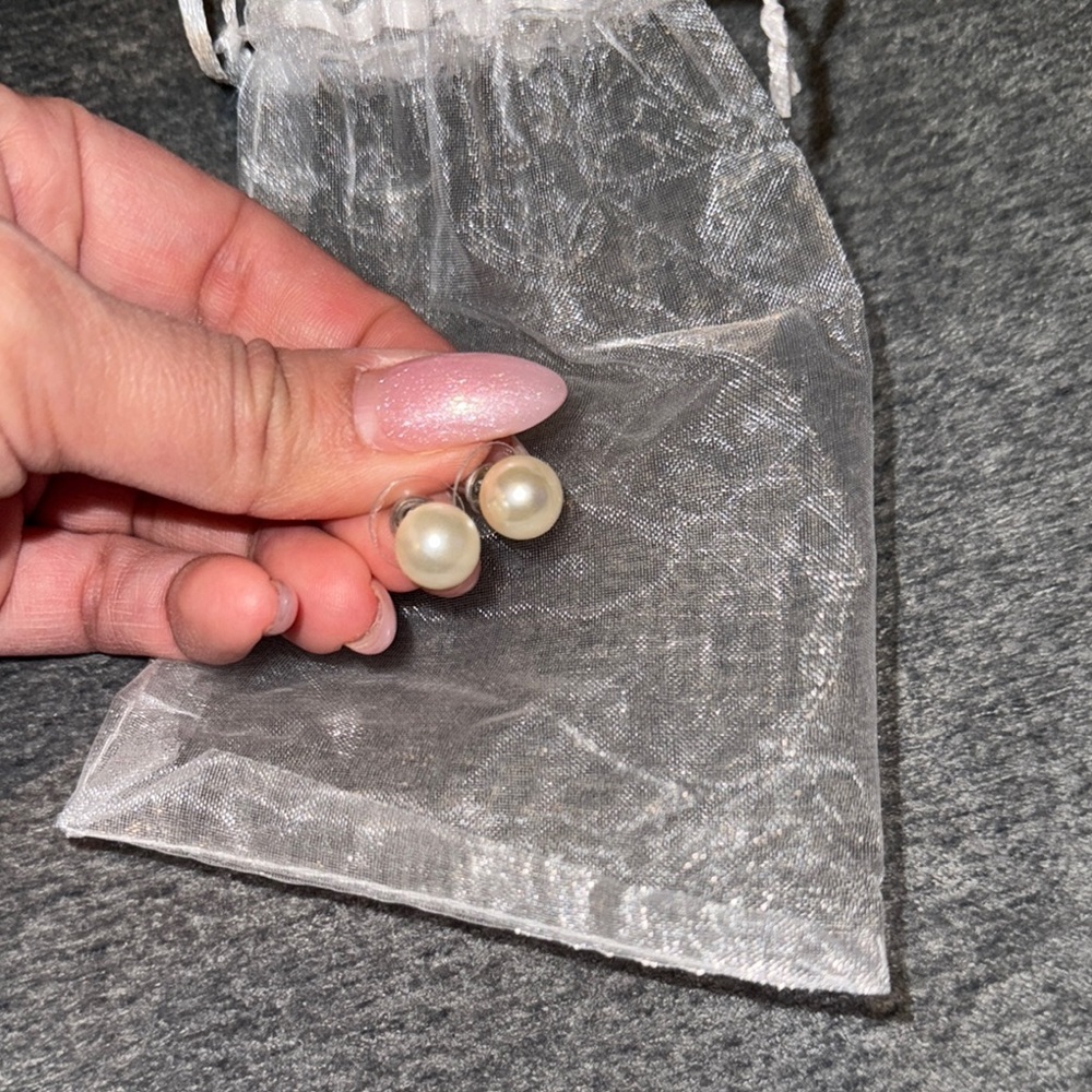 Pearl Bracelet & Stud Earring Set - Picture 4 of 5